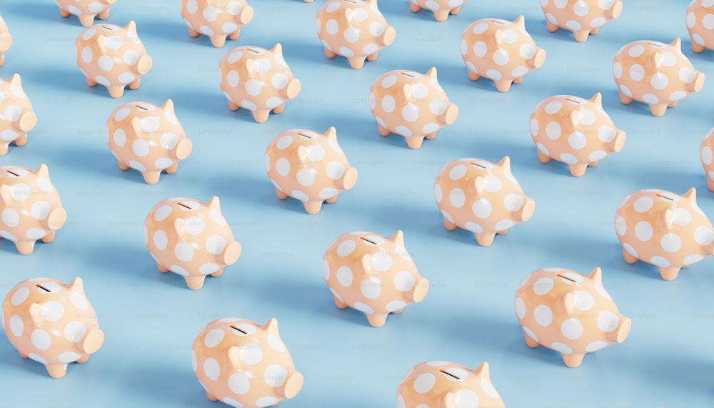 Eine Gruppe von Polka-Dot-Sparschweinen sitzt auf einer blauen Oberfläche