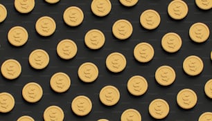 Un gruppo di monete d'oro sedute sopra una superficie nera
