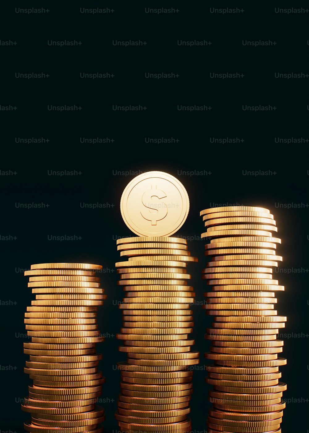 ein Stapel Goldmünzen mit einer beleuchteten Münze oben
