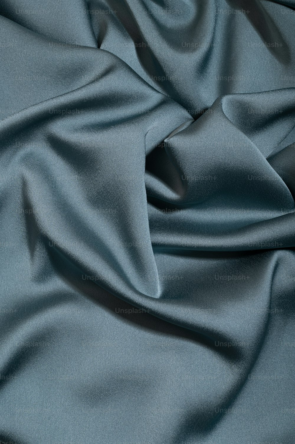 uma vista de perto de um tecido azul