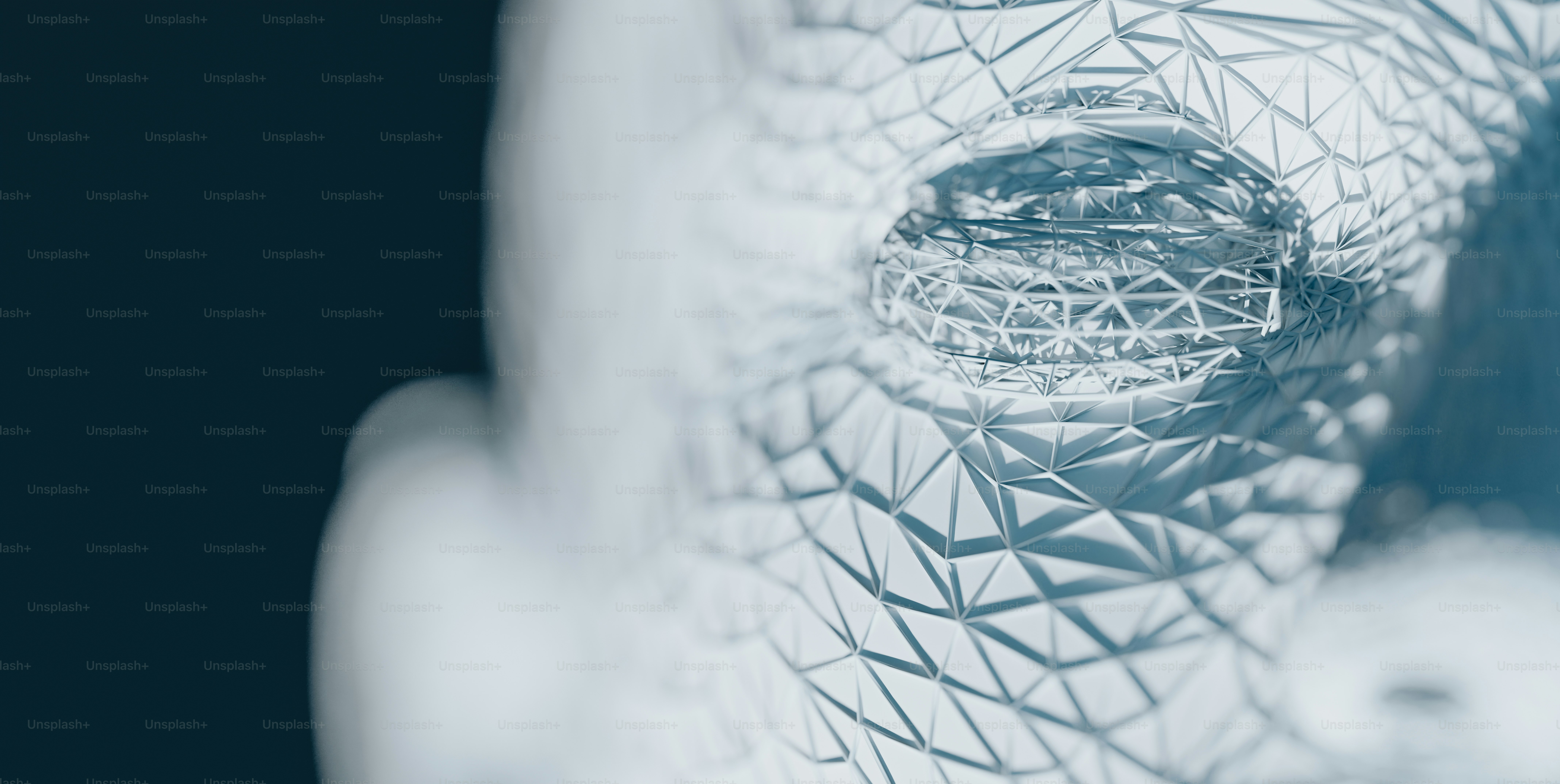 Gros plan d’un objet en verre avec un fond noir