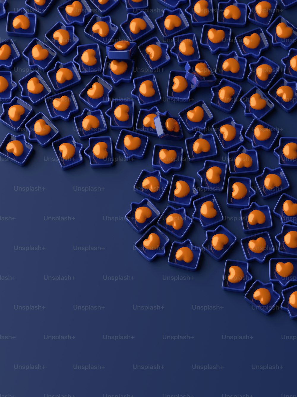 ein Bündel orangefarbener Herzen auf blauem Hintergrund