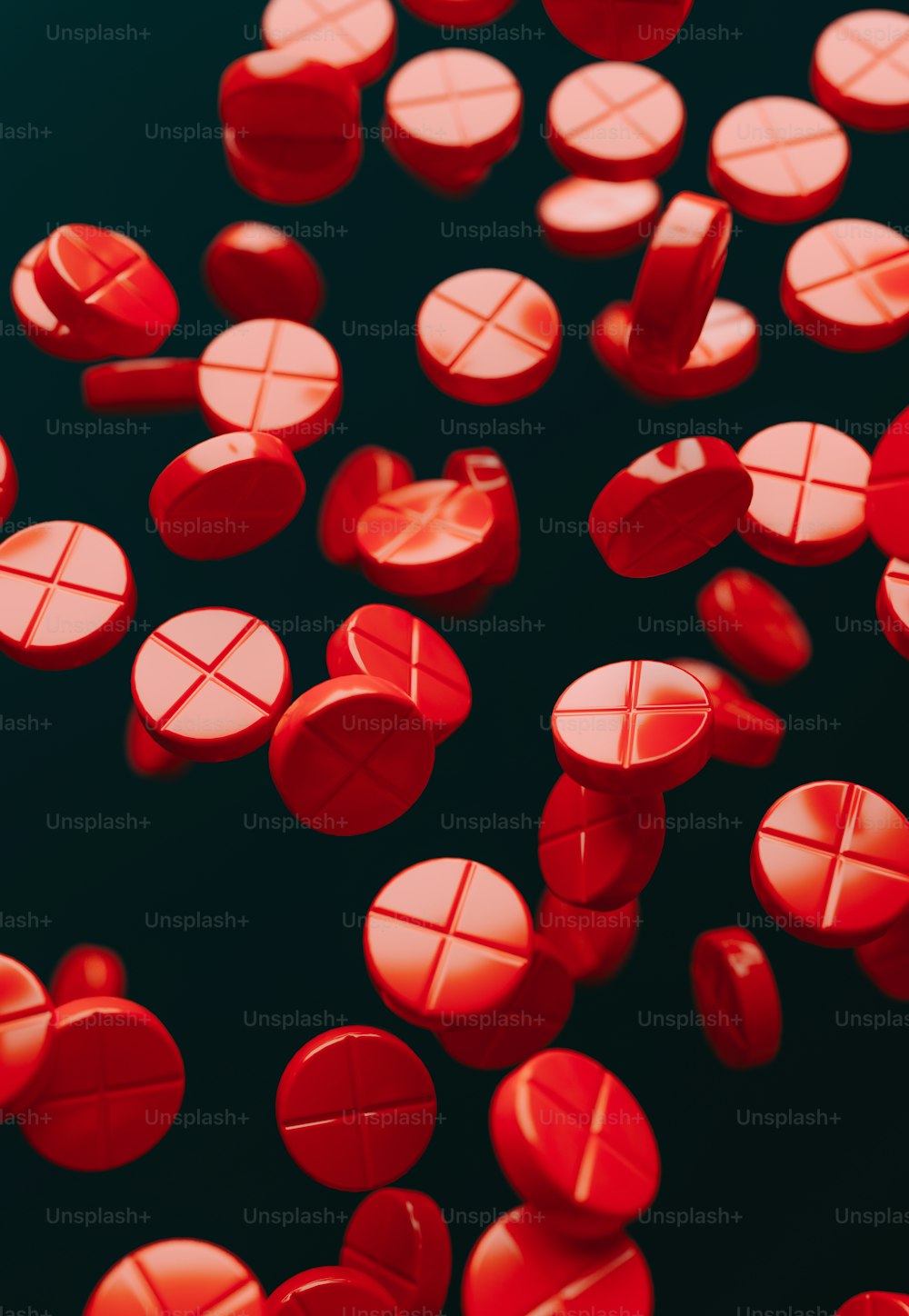 Un mucchio di pillole rosse adagiate una sopra l'altra