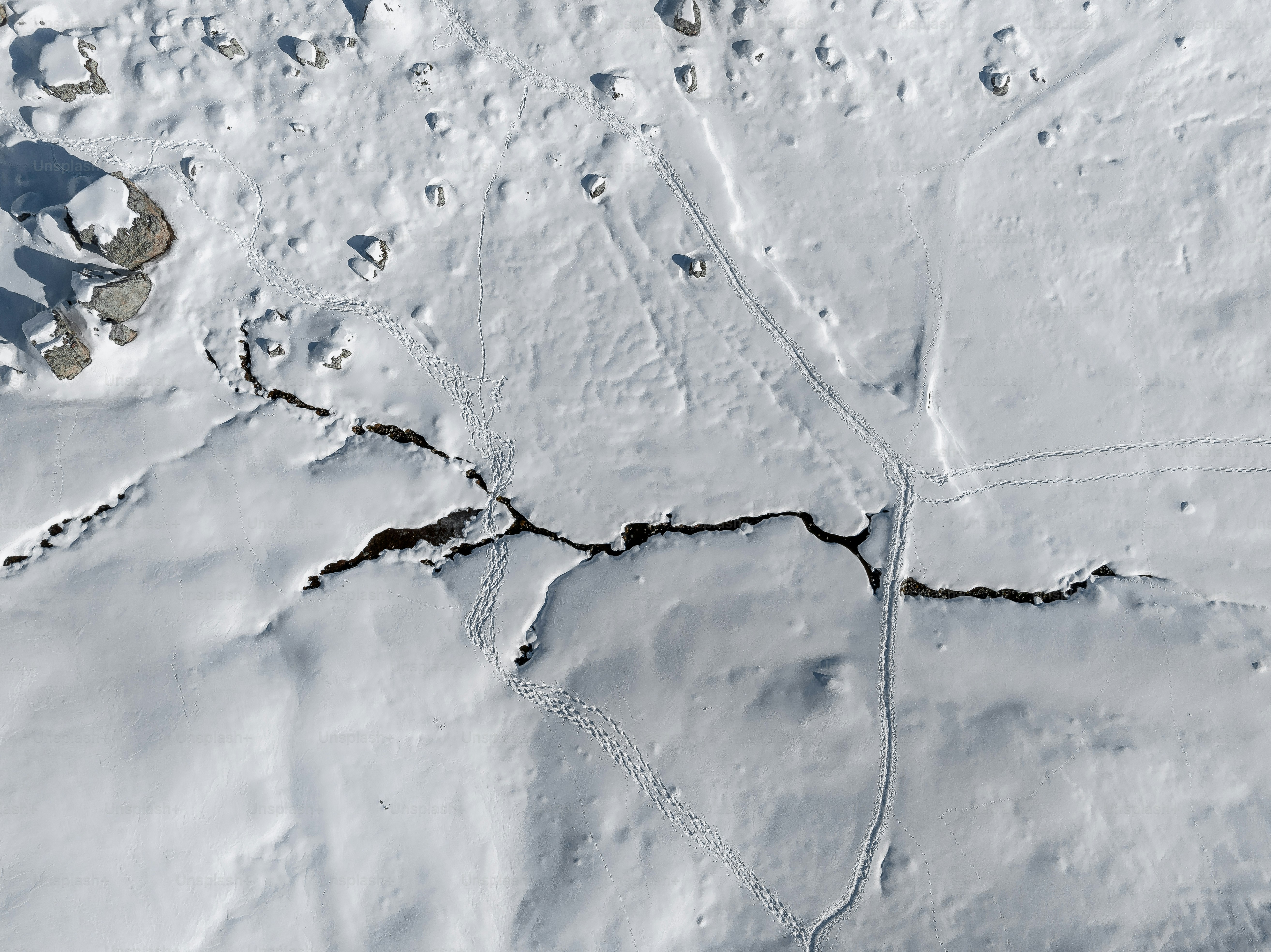 An aerial view of a snow covered area photo – Ground Image on Unsplash