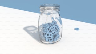 Un frasco lleno de letras azules sentado encima de una mesa