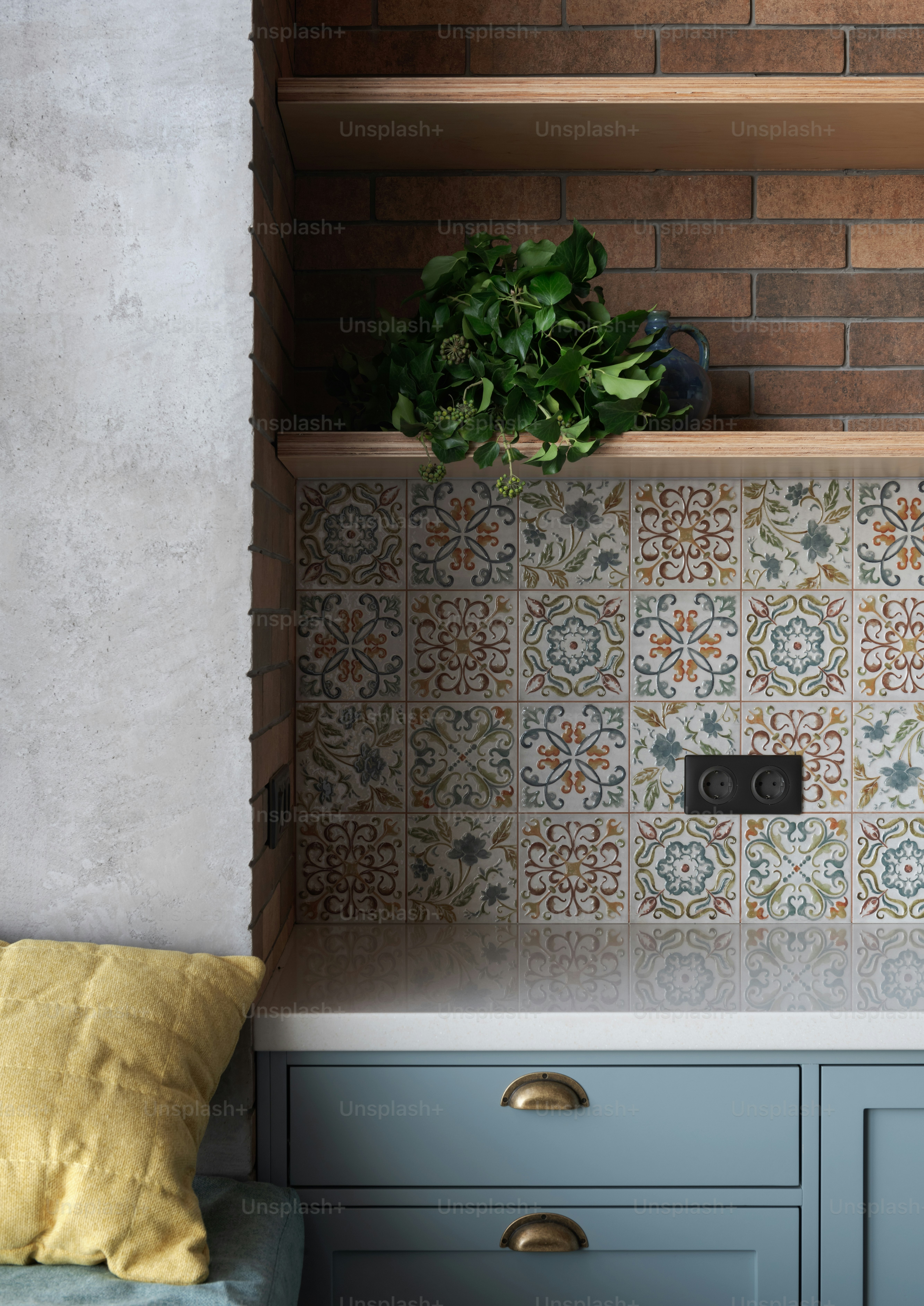 premium_photo-1673014201425-59aeefa8d715?ixid=M3wxMjA3fDB8MXxzZWFyY2h8OXx8YmFja3lhcmQlMjBtb3NhaWMlMjB0aWxlJTIwZm9yJTIwb3V0ZG9vciUyMGxpdmluZ3xlbnwwfHx8fDE3NTQ0ODY3MTN8MA\u0026ixlib=rb-4.1.0