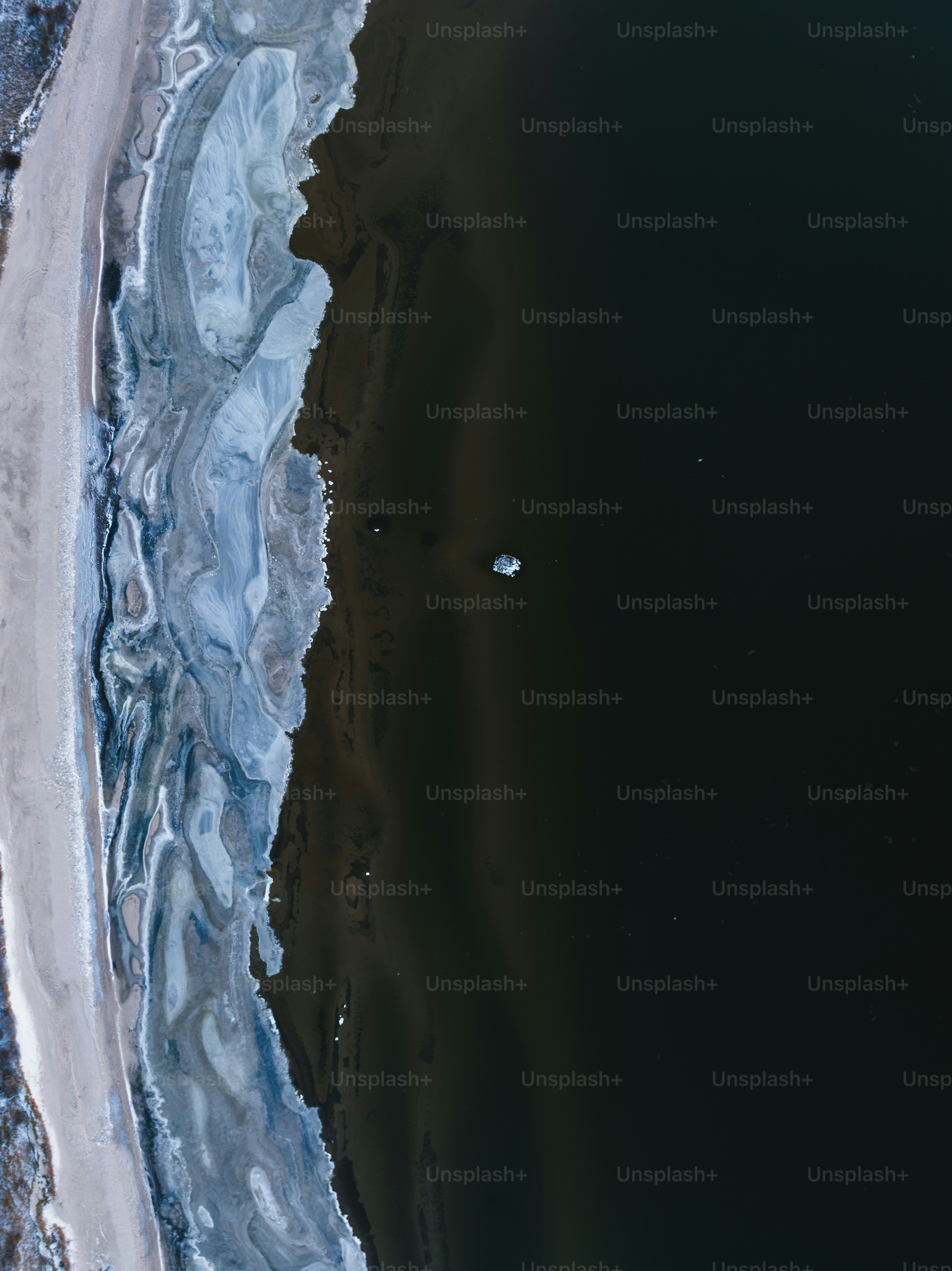 Luftaufnahme eines Gewässers