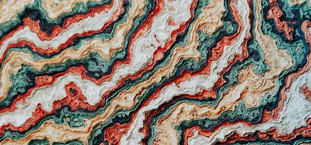 eine Nahaufnahme einer marmorierten Oberfläche mit Rot, Grün, Blau und
