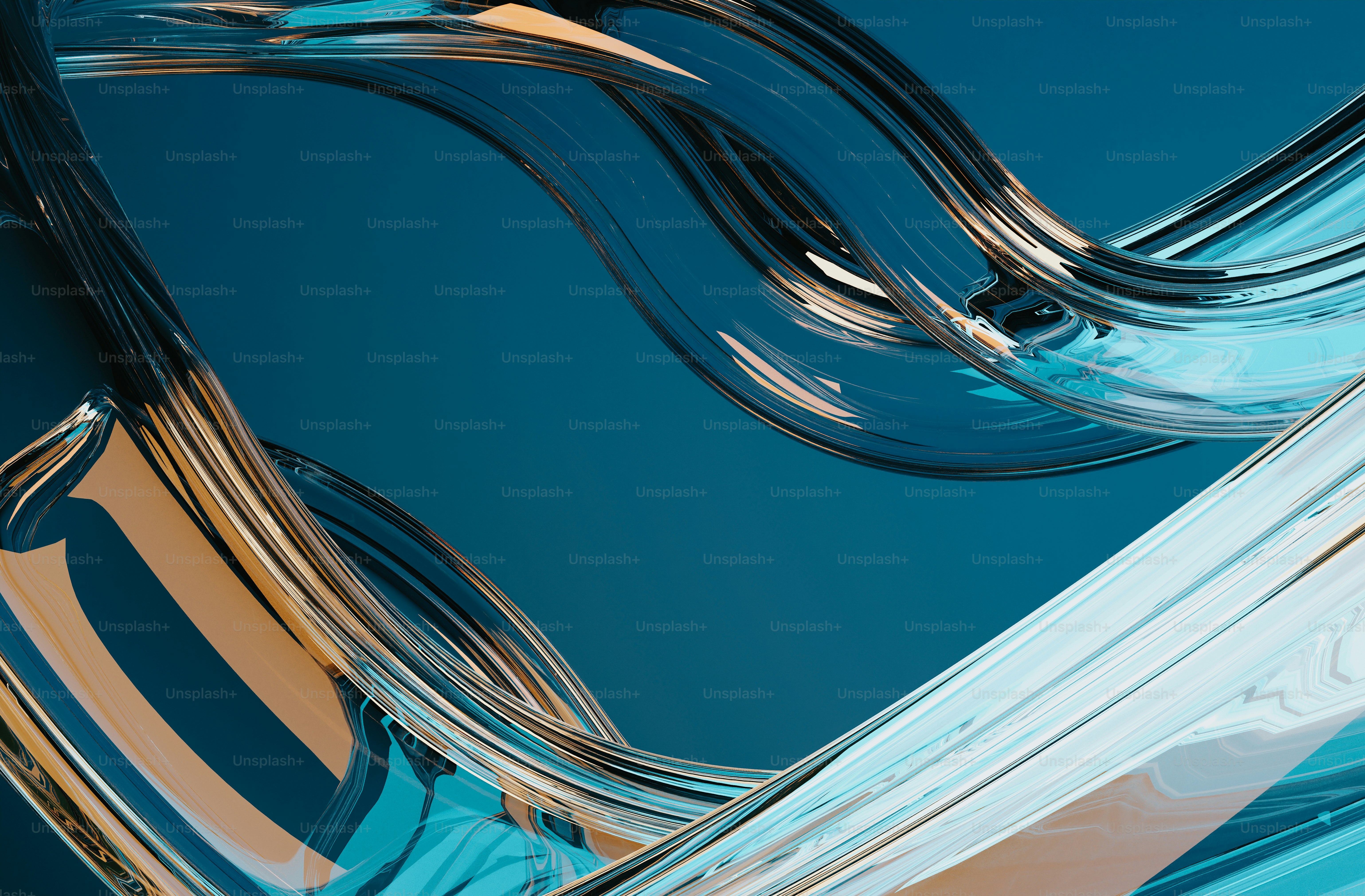 Nahaufnahme einer Glasskulptur mit blauem Hintergrund