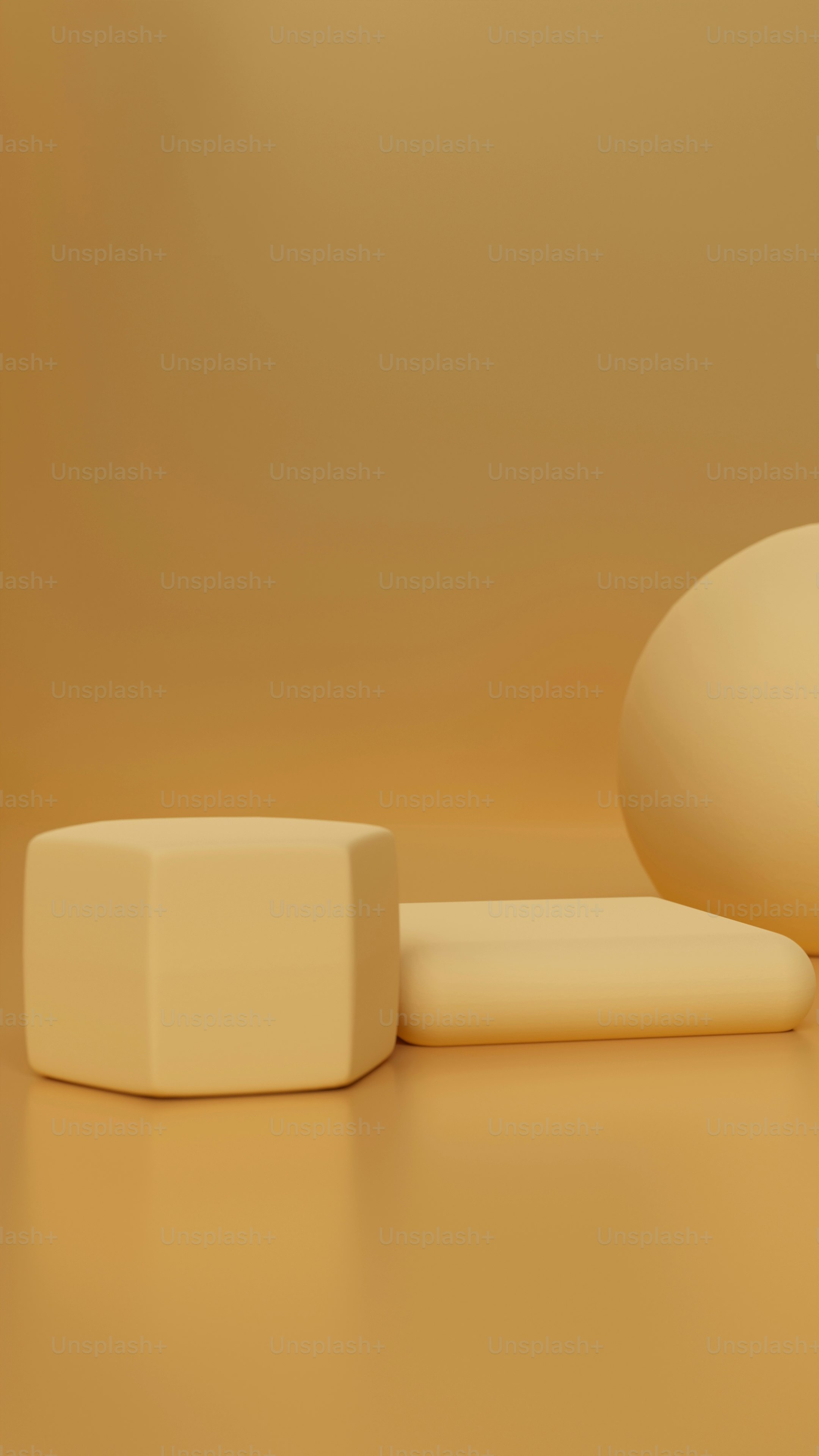 ein weißes Objekt, das auf einem Tisch sitzt