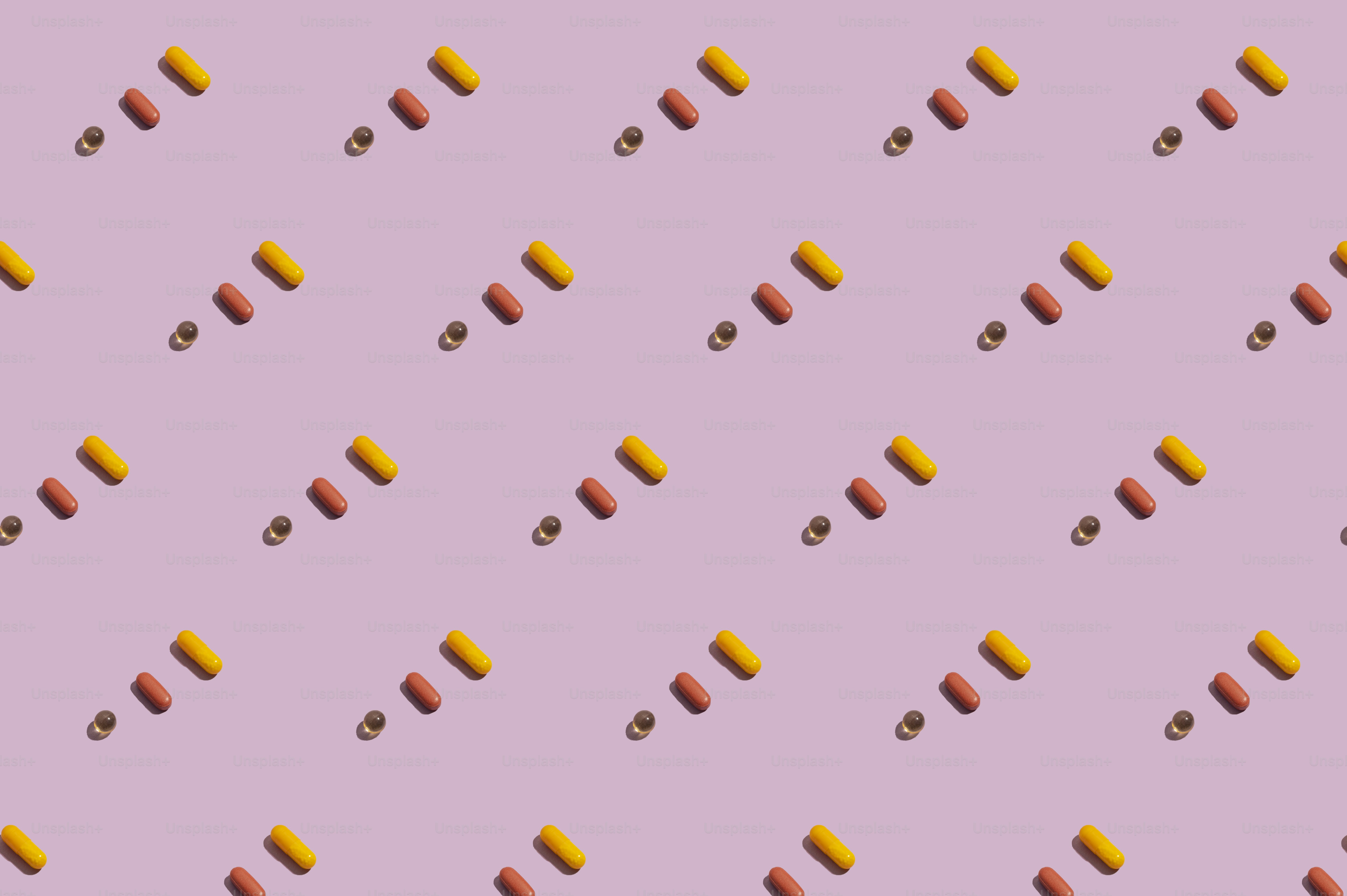 uno sfondo viola con un motivo di pillole