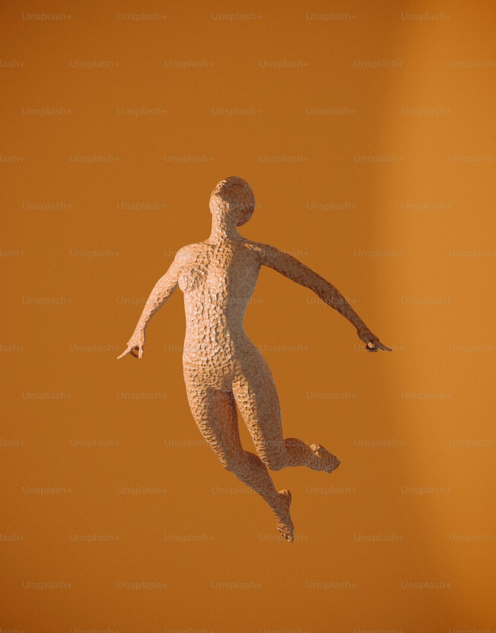 uma estátua de um homem voando pelo ar