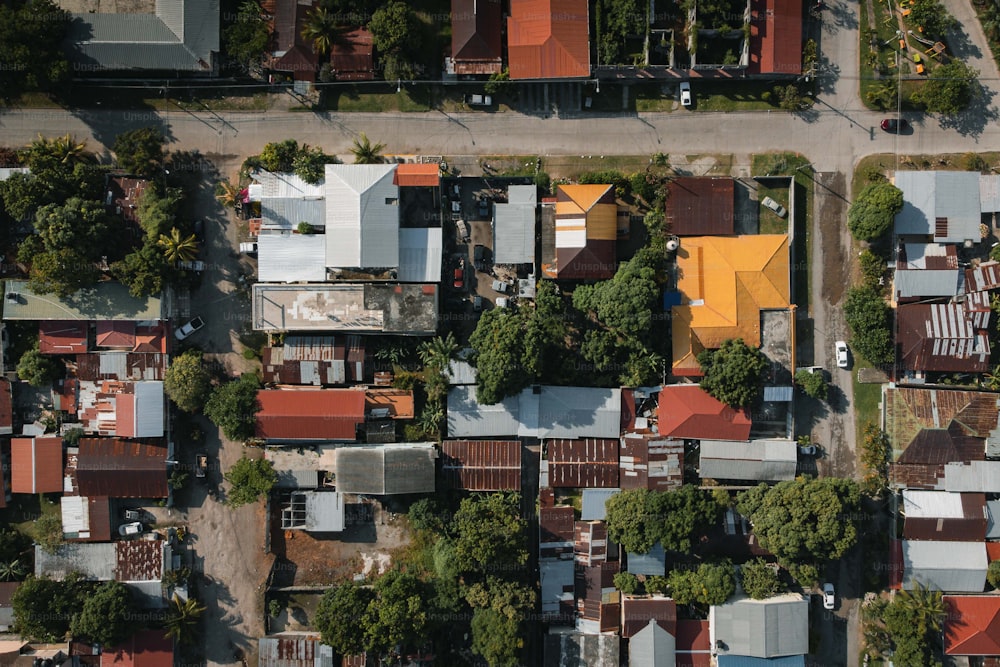 Luftaufnahme eines Viertels mit vielen Häusern