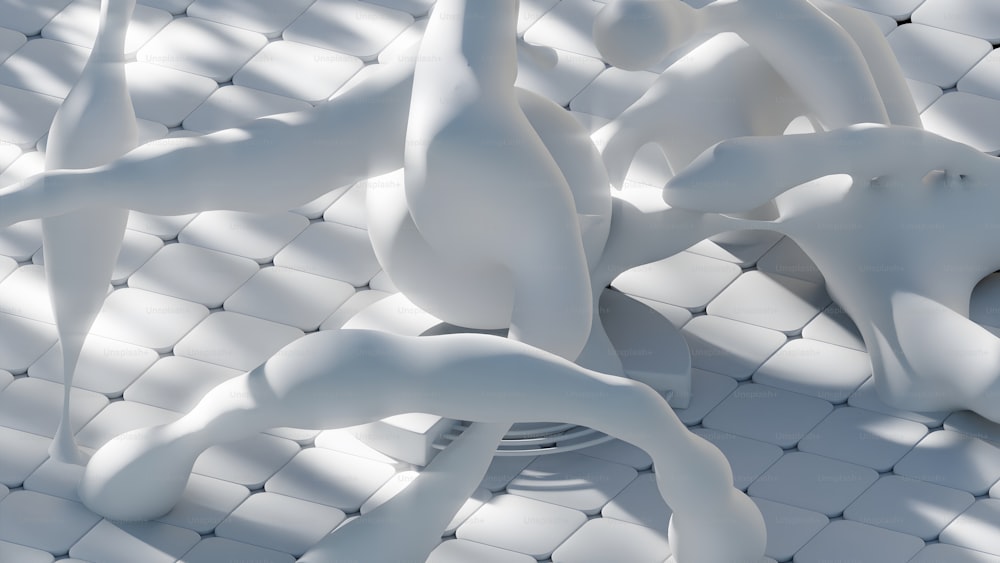 Un primer plano de una escultura blanca sobre un suelo de baldosas