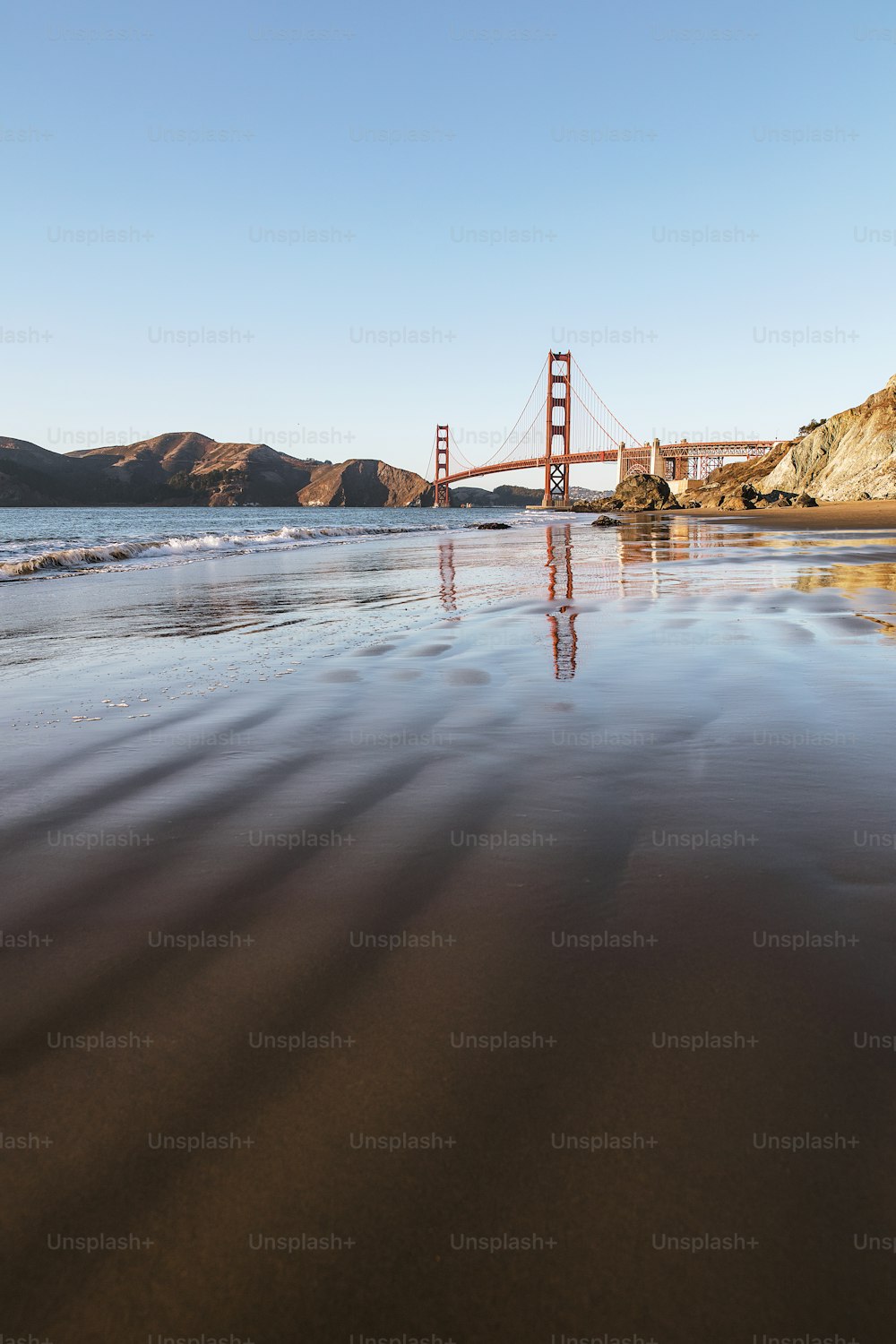 Une vue sur le Golden Gate Bridge depuis la plage