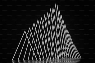 Una foto in bianco e nero di una piramide
