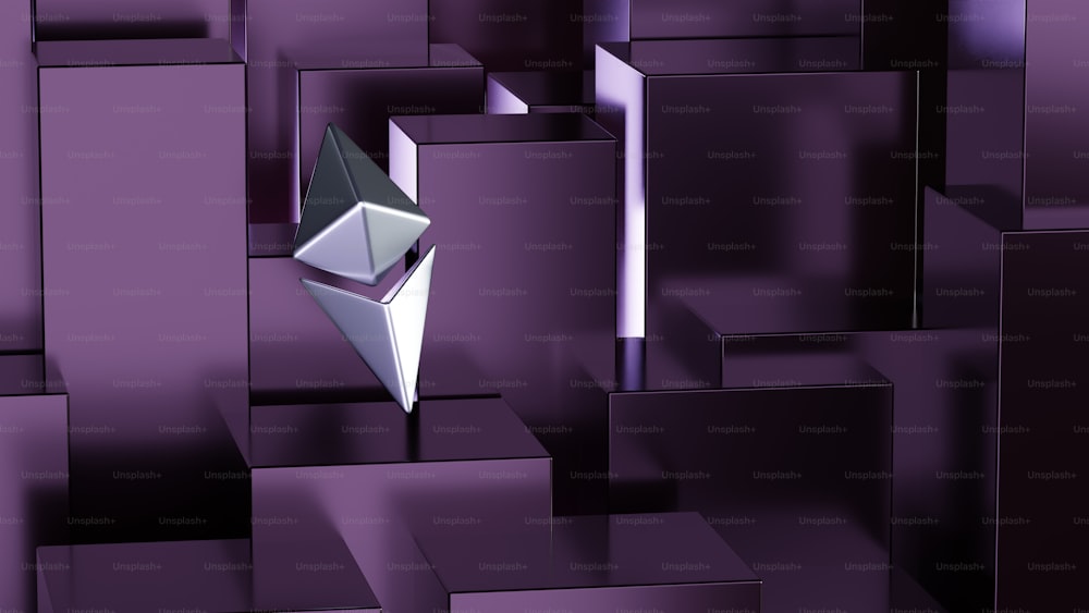 ein violetter Hintergrund mit einem silbernen Objekt in der Mitte