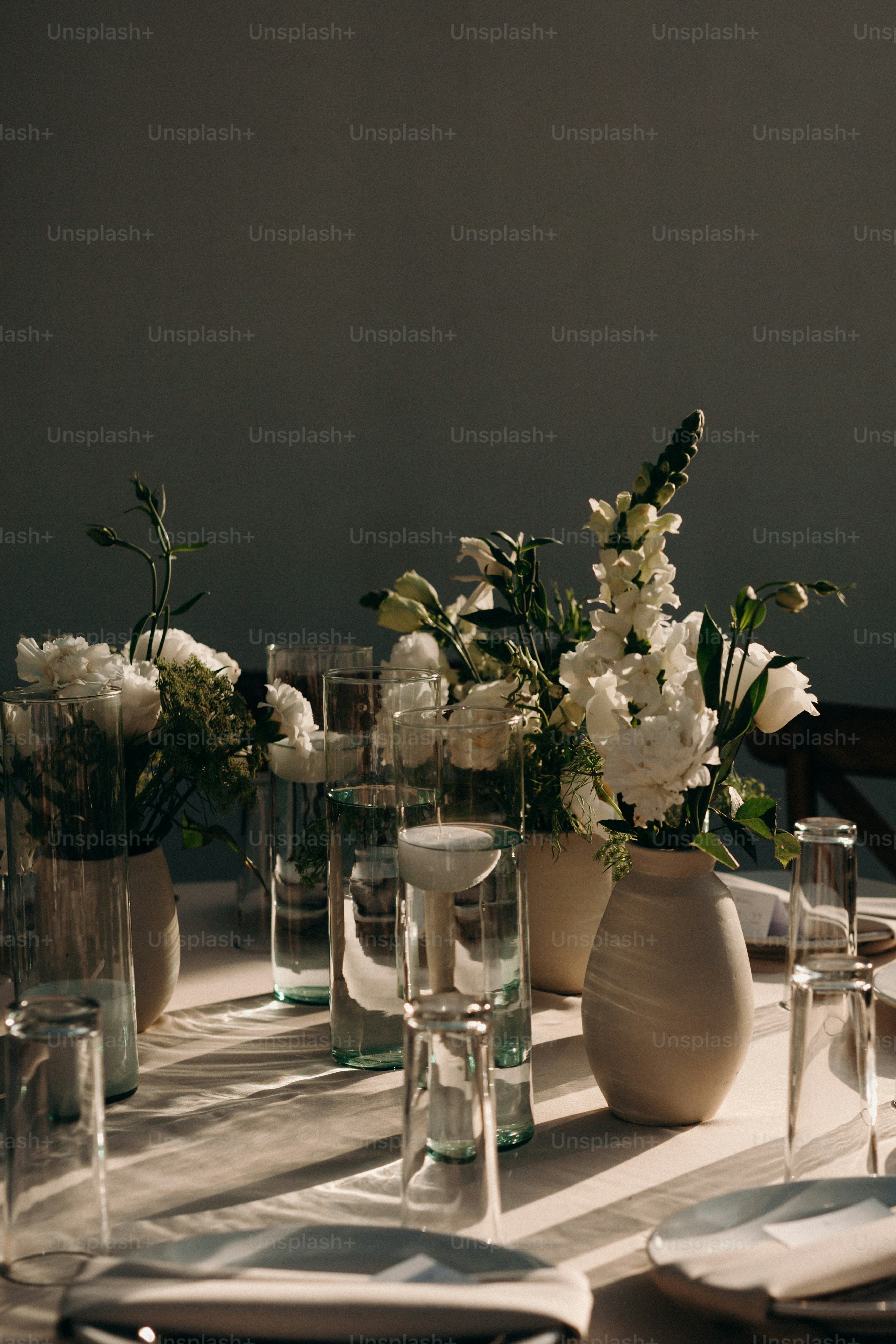 How Can Businesses Use Seasonal Flowers to Reduce Event Decoration Costs?