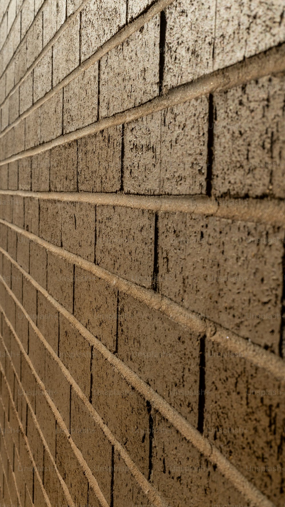 Un primer plano de una pared hecha de ladrillos