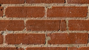 Gros plan d’un mur de briques faites de briques rouges