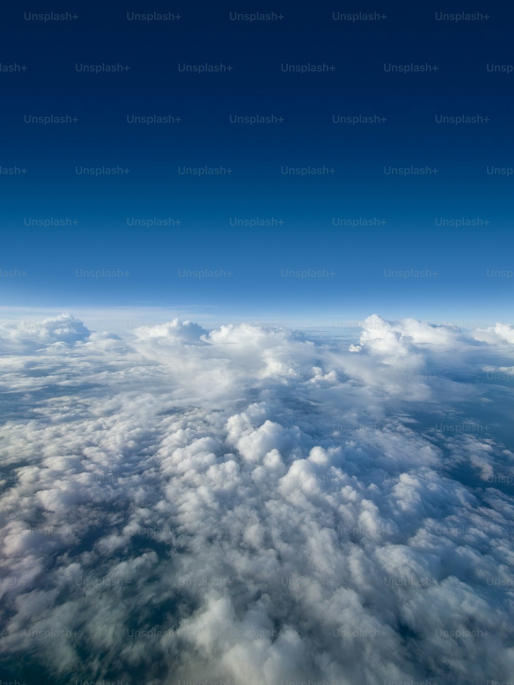 Una vista delle nuvole da un aereo