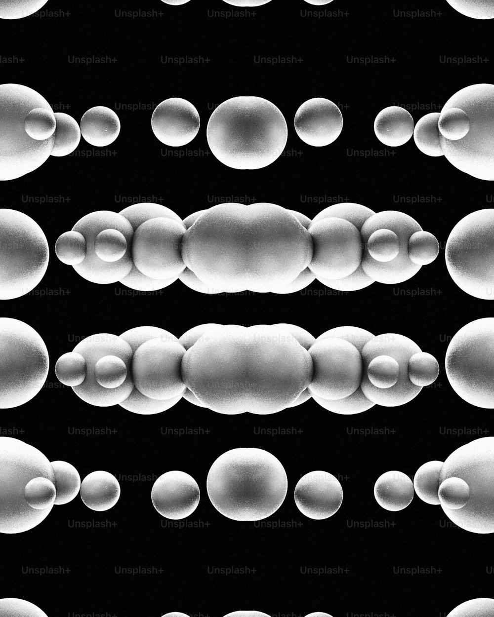uma foto em preto e branco de um monte de bolhas