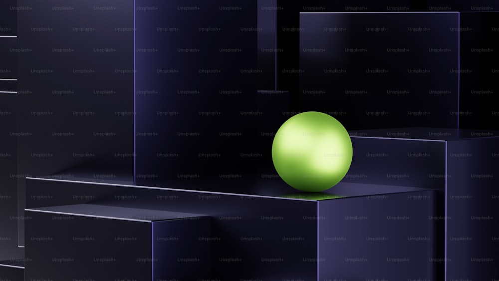 Una bola verde sentada encima de un estante