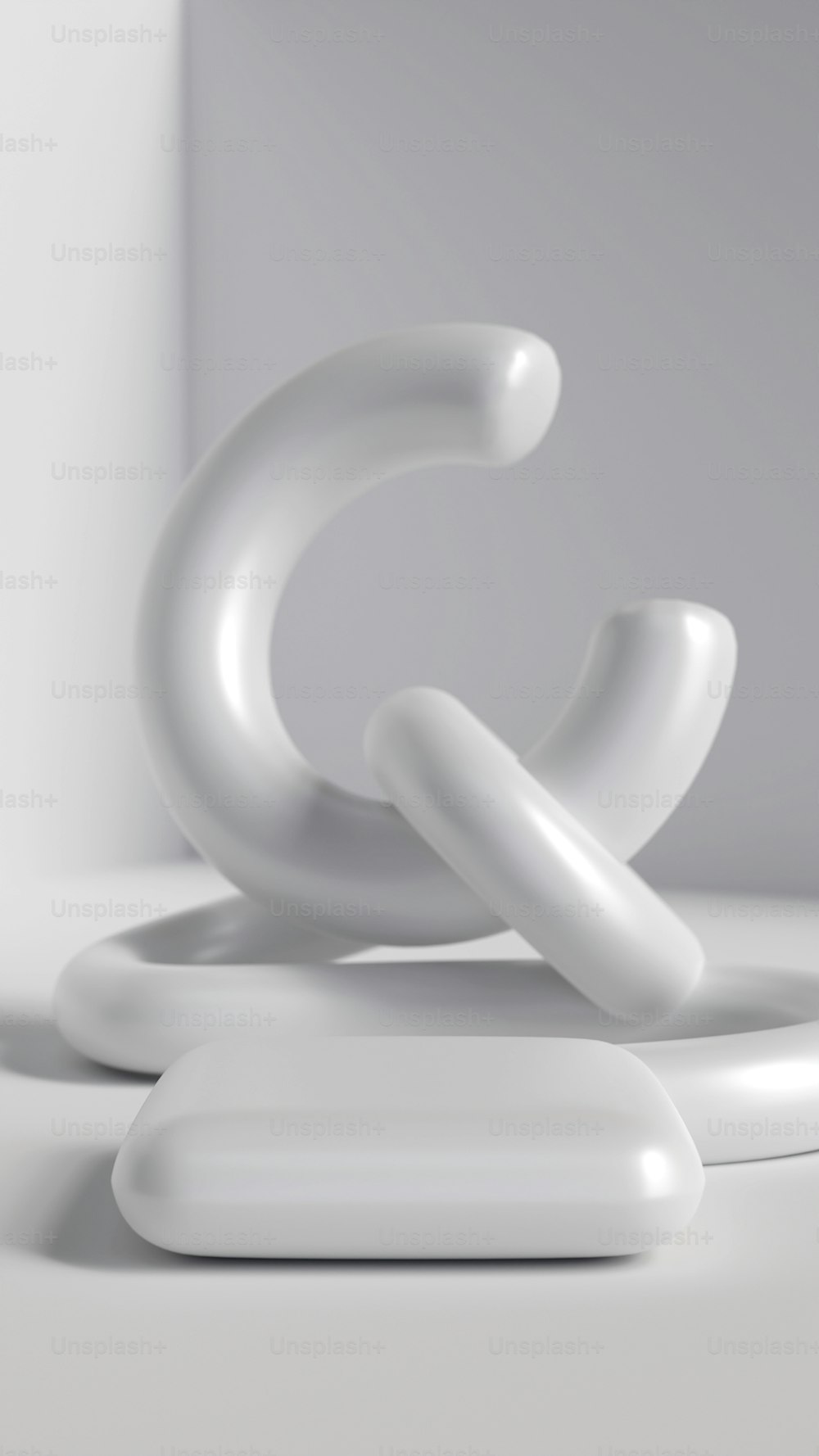 Ein weißes Objekt, das wie eine Skulptur aussieht