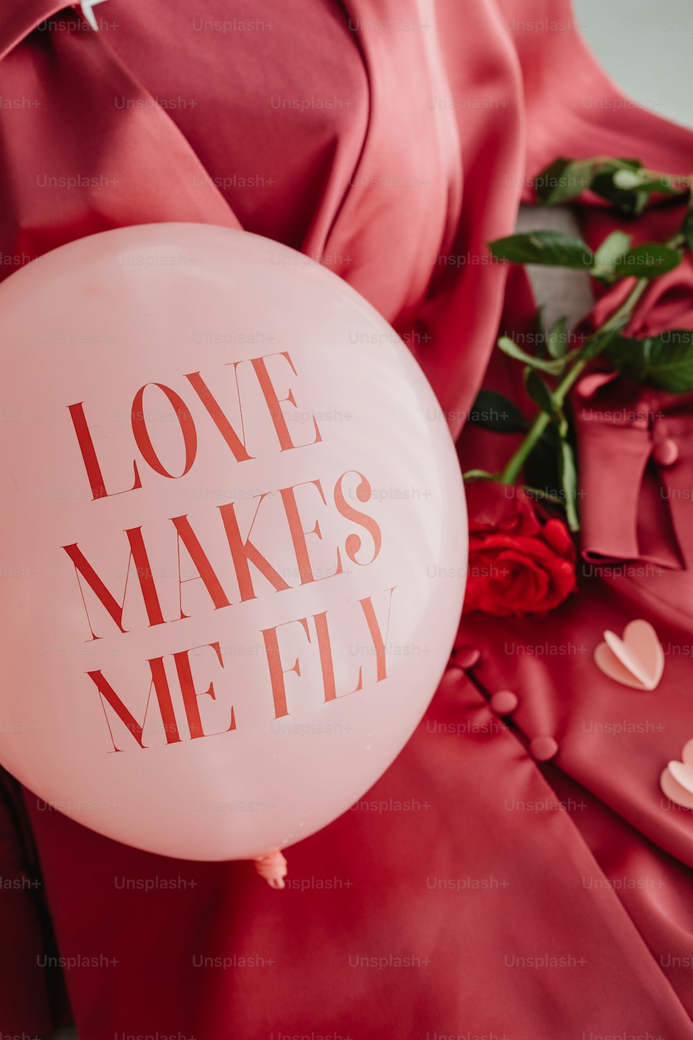 a balloon that says love makes me fly