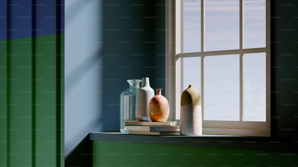 un rebord de fenêtre avec deux vases et un livre dessus