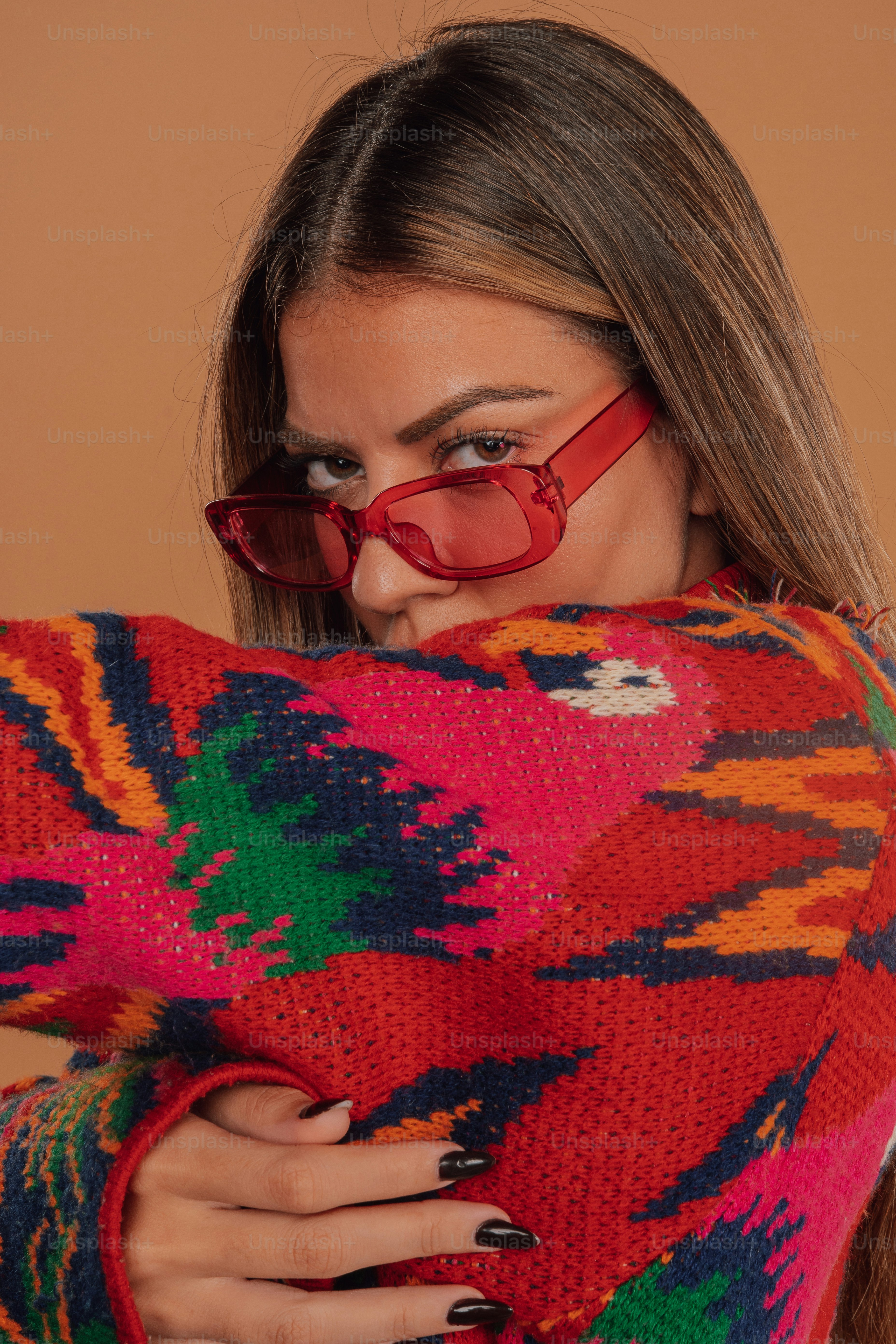 A woman wearing red pants and a red top photo – Pattern Image on Unsplash