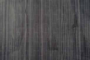 Una foto in bianco e nero di venature del legno