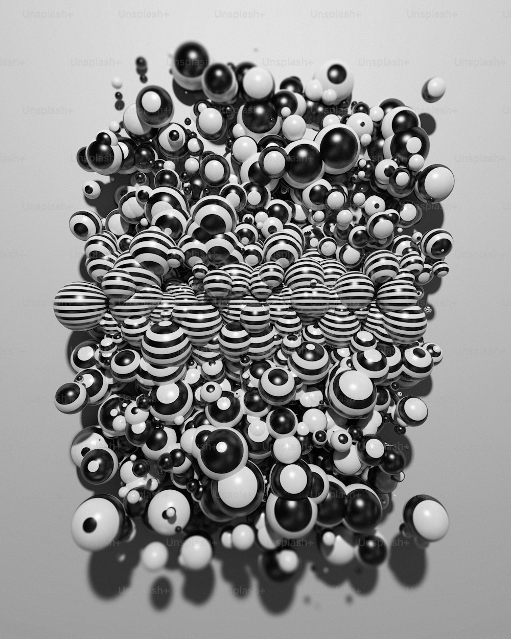 um grupo de bolas pretas e brancas flutuando no ar