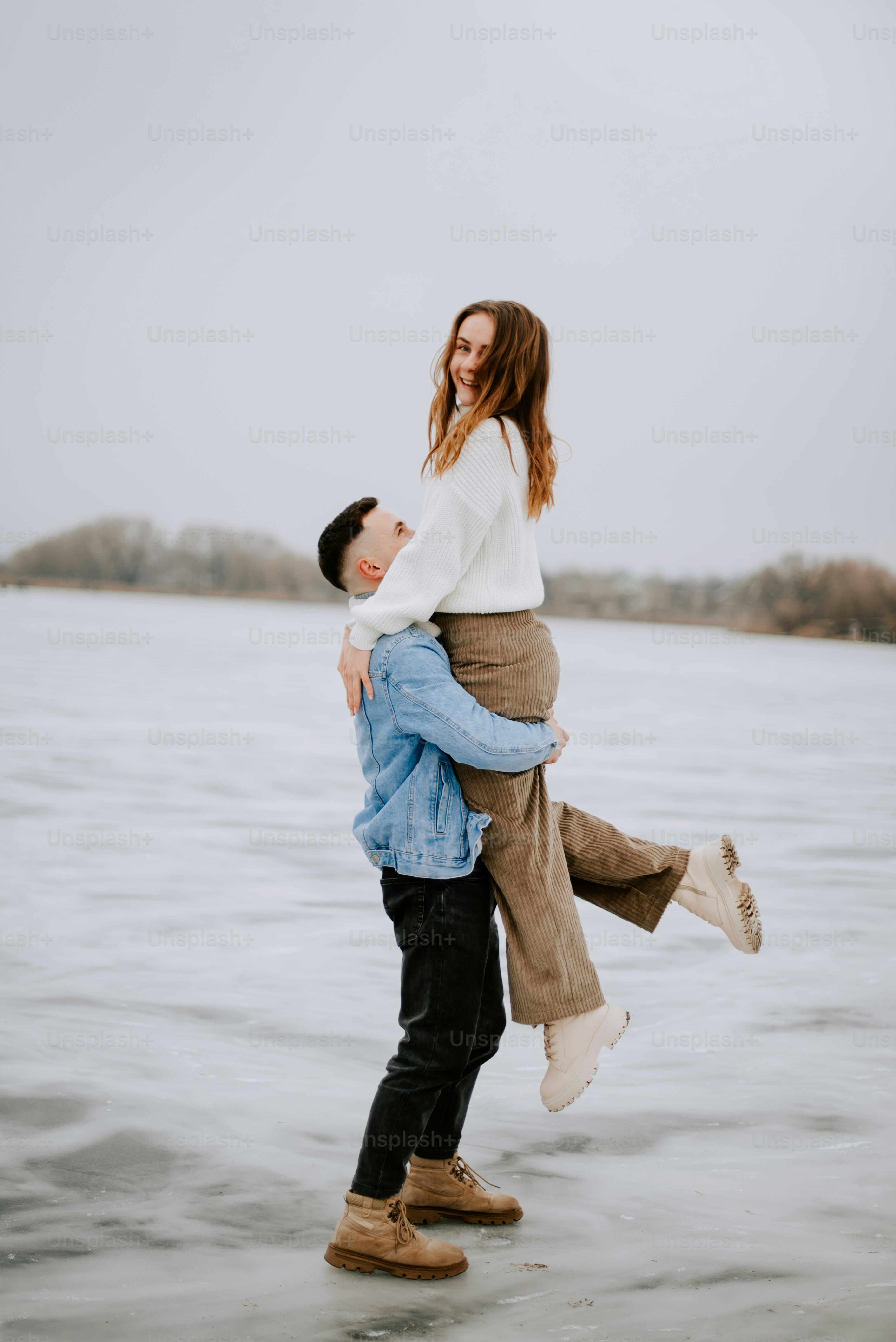 500+ Love Couple Pictures | Download Free Images on Unsplash, image size:3000x4494