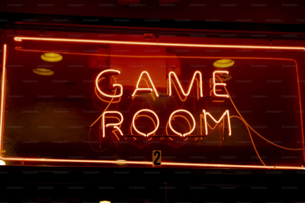 Eine Leuchtreklame mit der Aufschrift Game Room