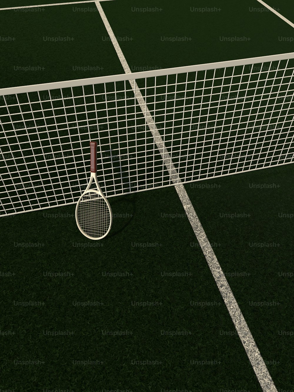 una pista de tenis con una red y una pelota de tenis