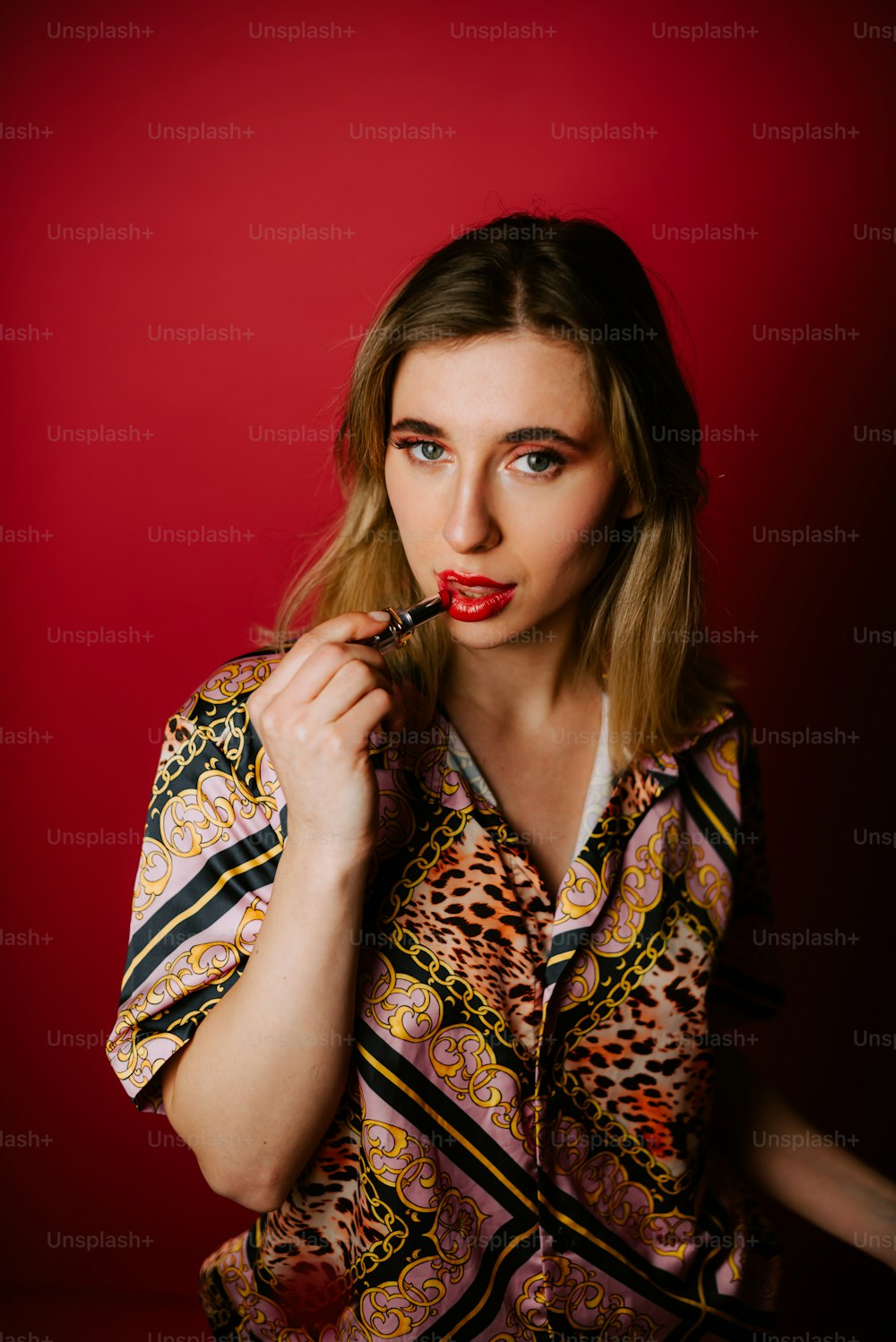 a woman with a red lipstick is posing for a picture