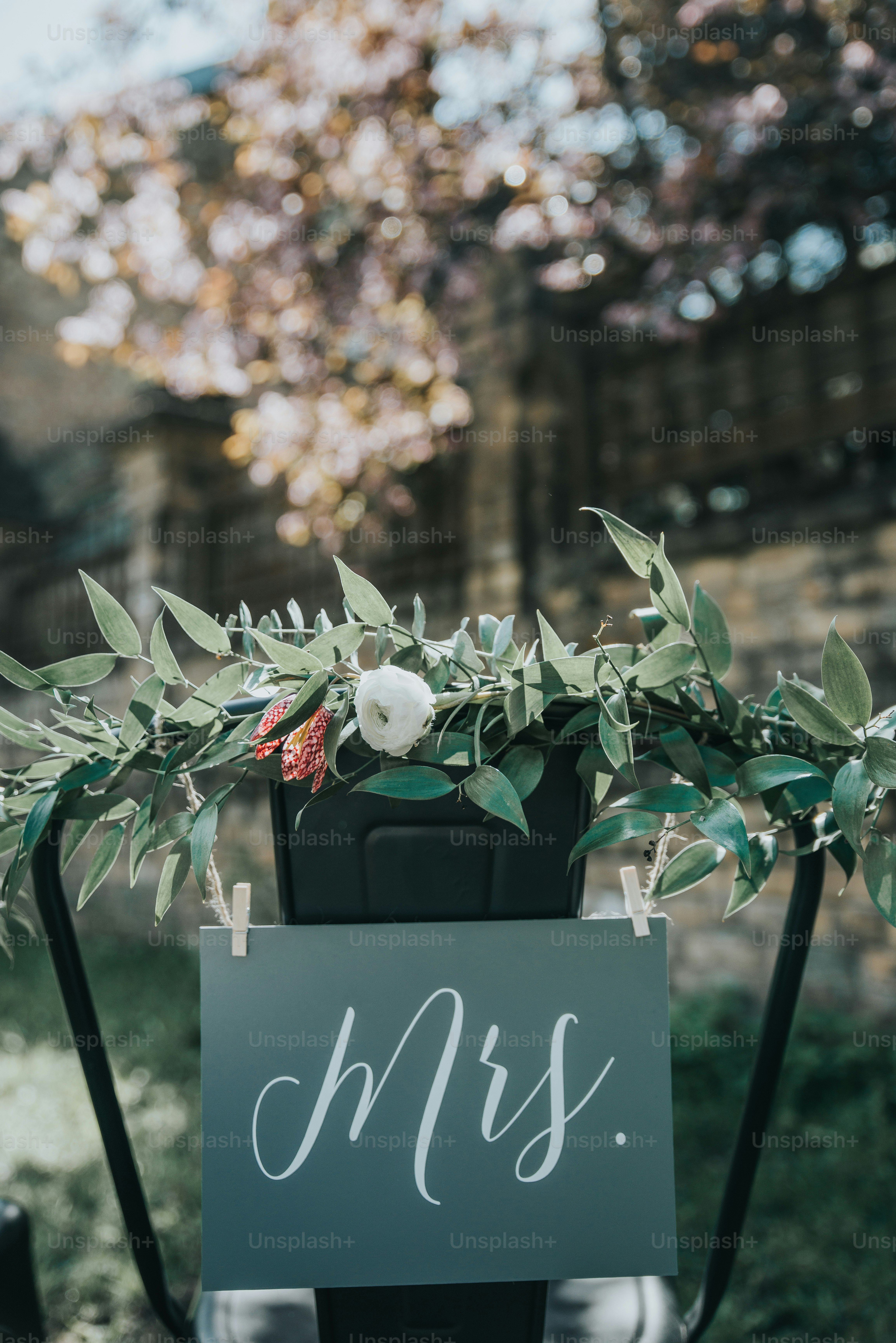 a sign that says mr and mrs on it