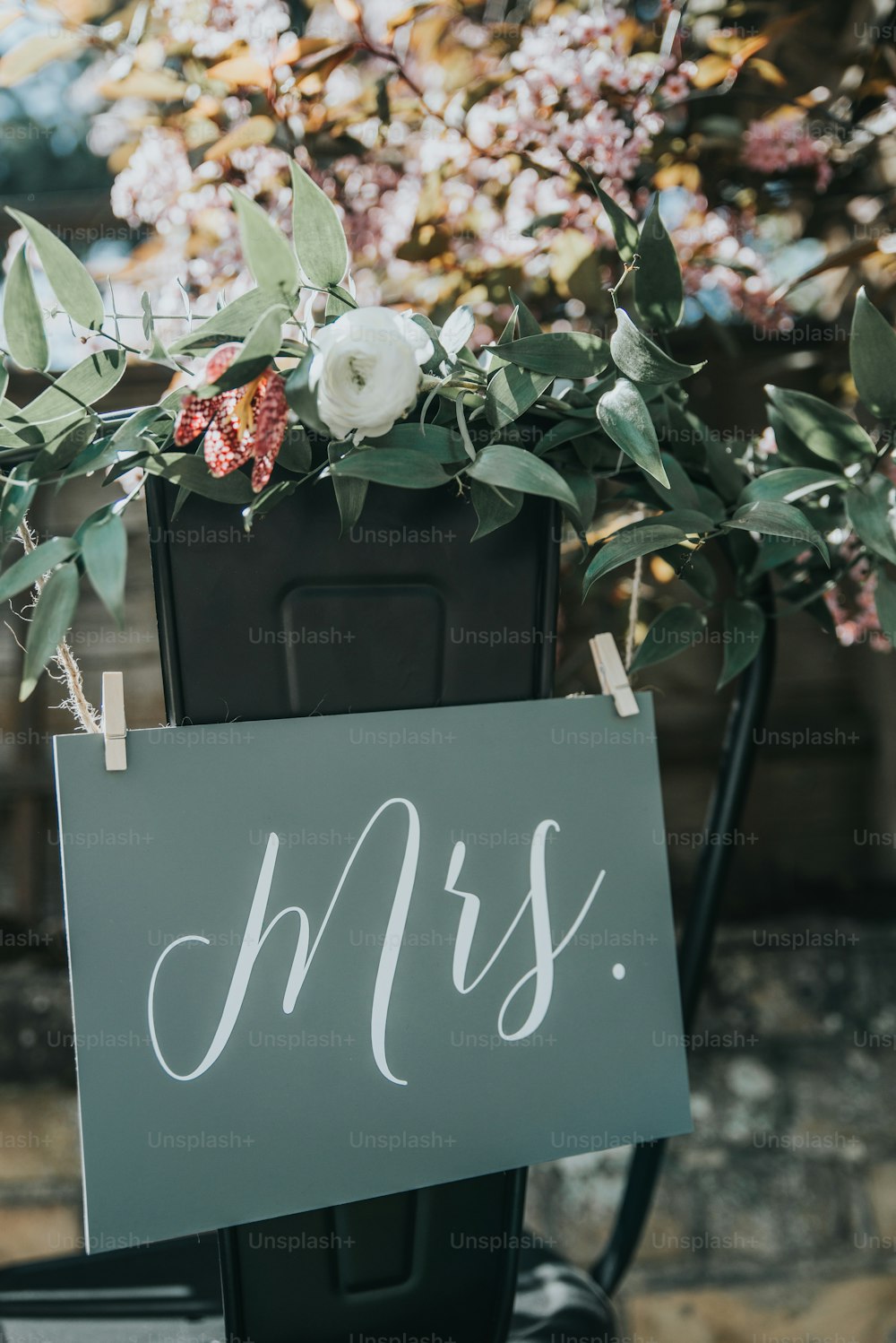 a sign that says mr and mrs on it