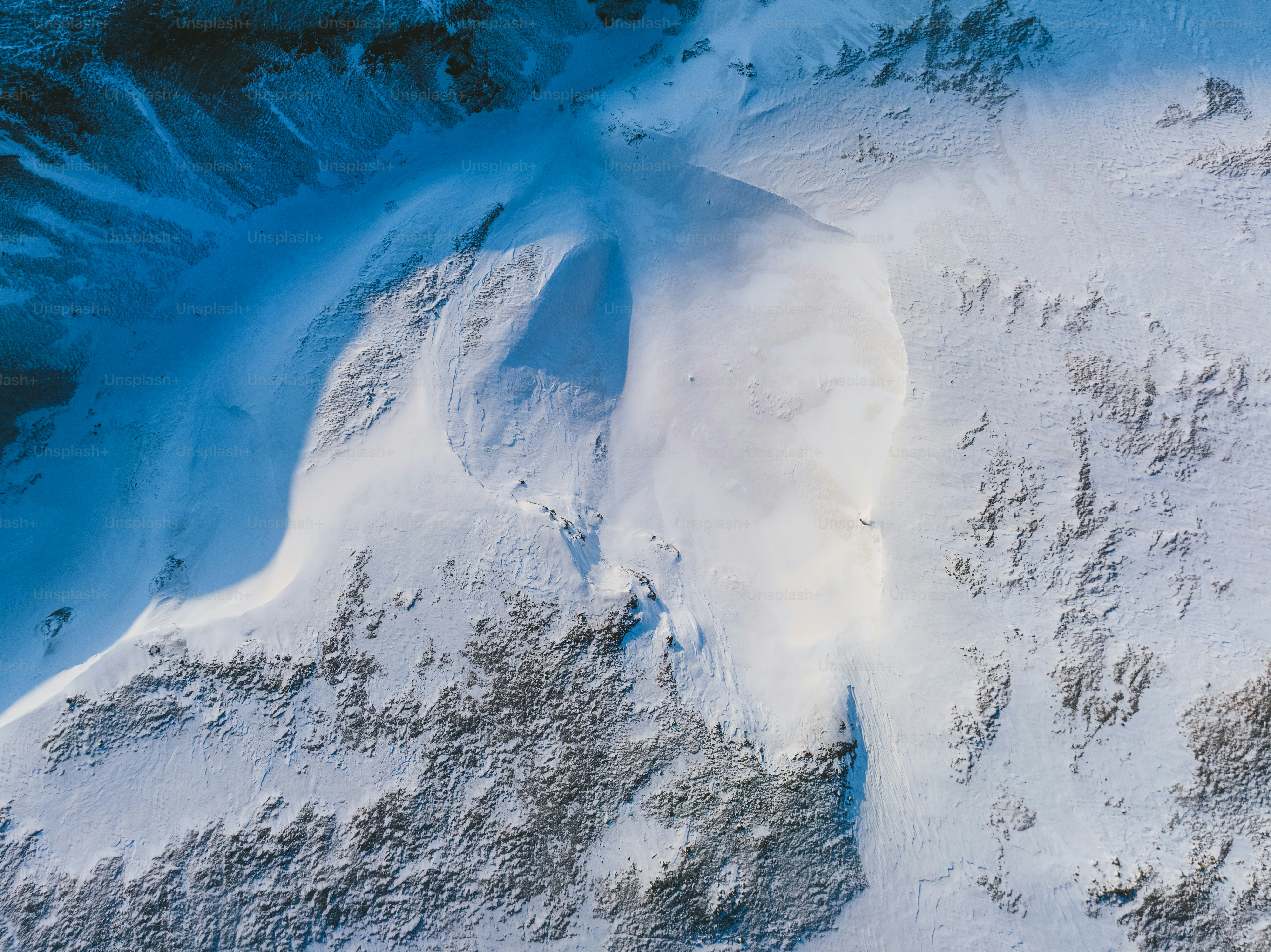 An aerial view of a snow covered mountain photo – Nature Image on Unsplash