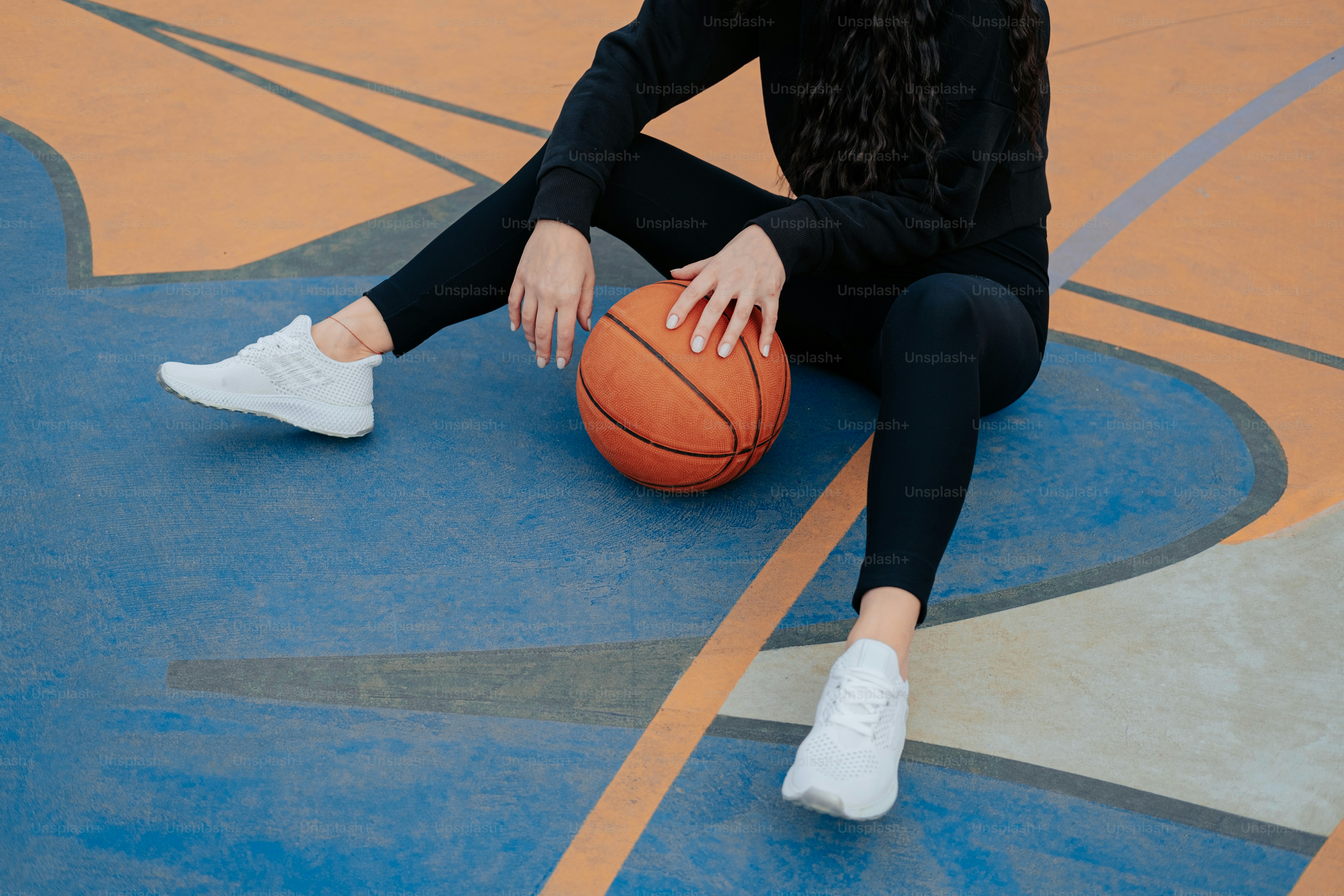 Choose from a curated selection of women photos. Always free on Unsplash.