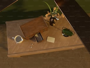 une table en bois avec un vase de fleurs et d’autres objets dessus