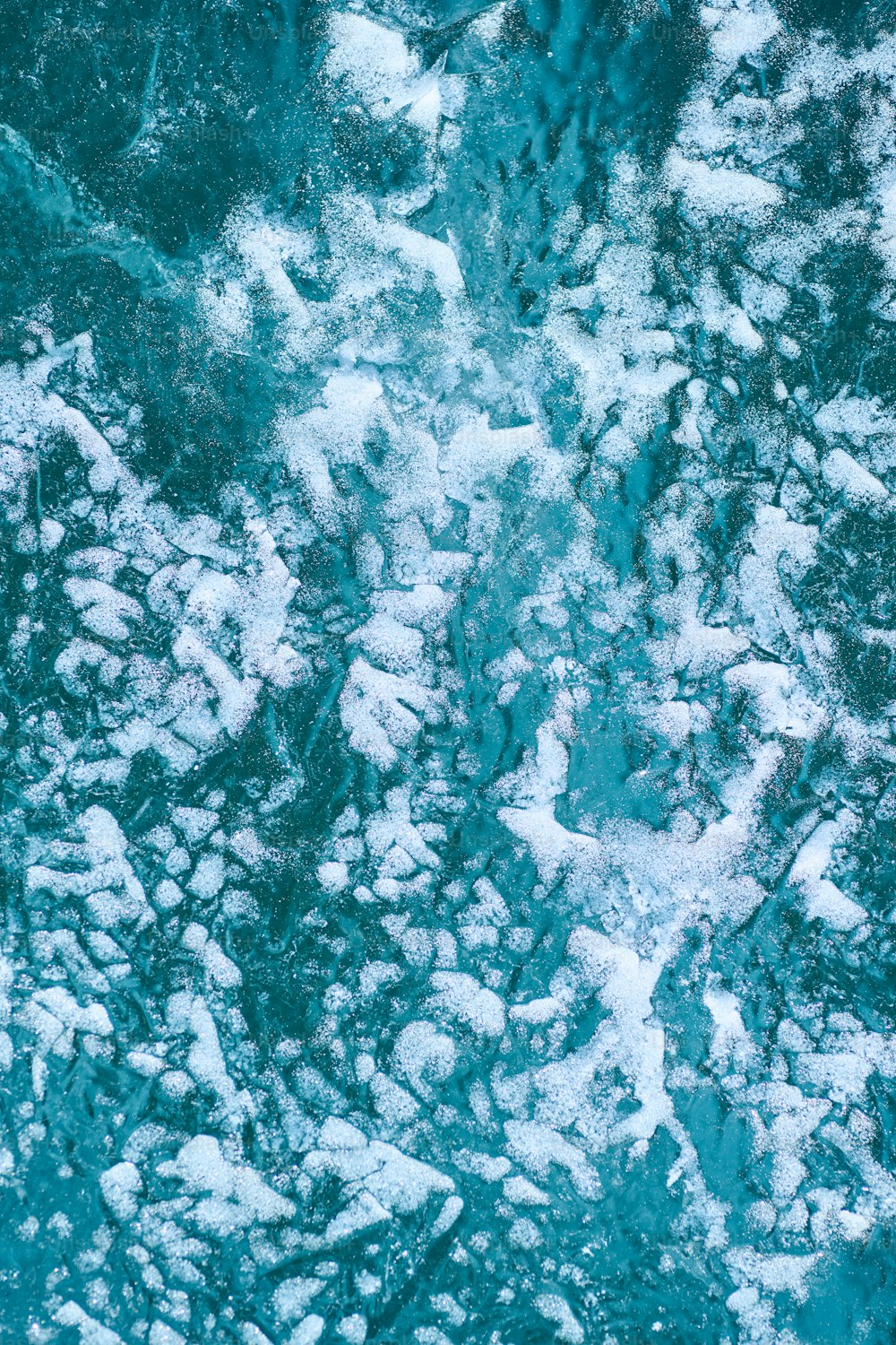 地上の雪の空中写真