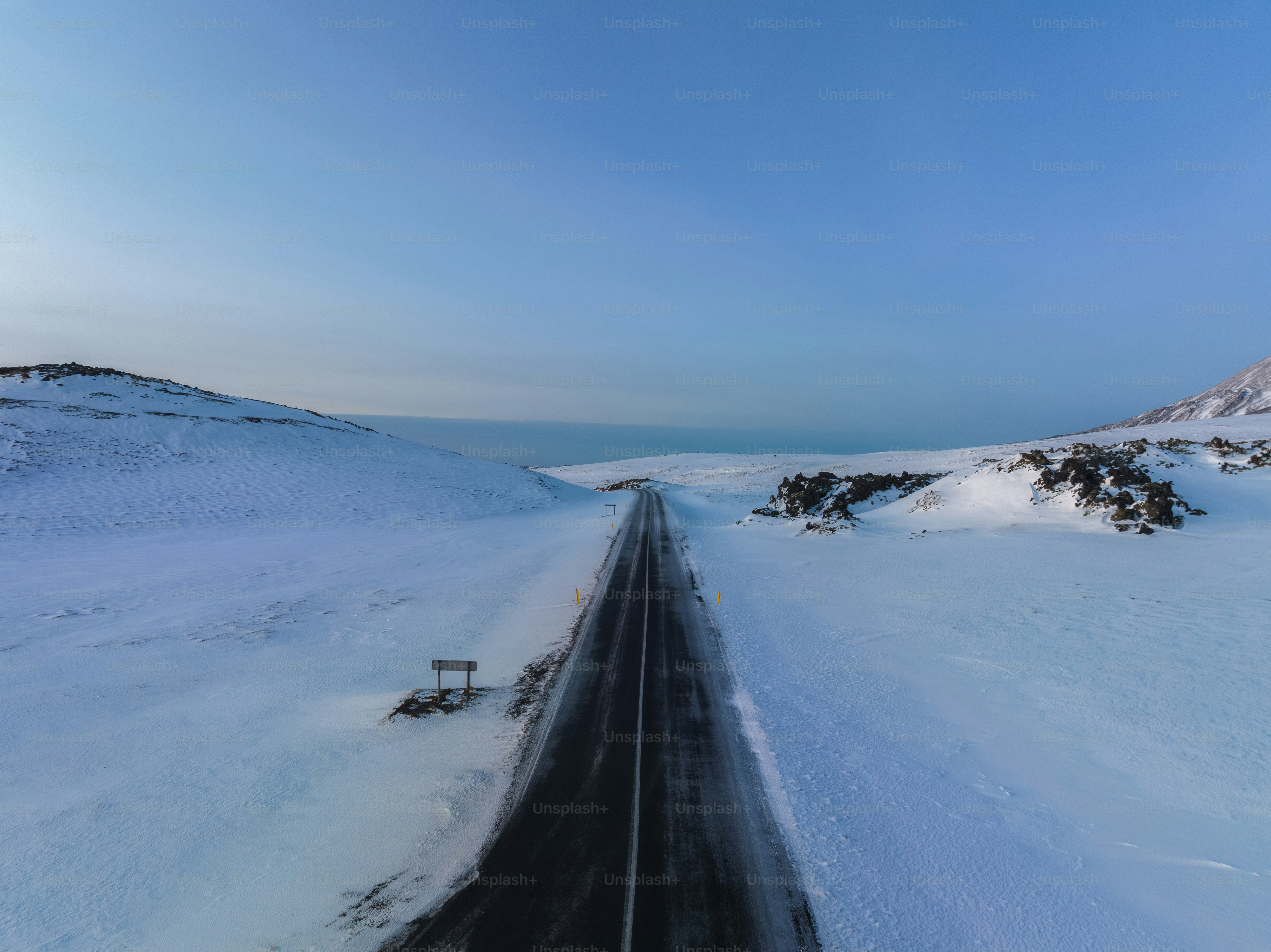 A road in the middle of a snowy field photo – Glacier Image on Unsplash