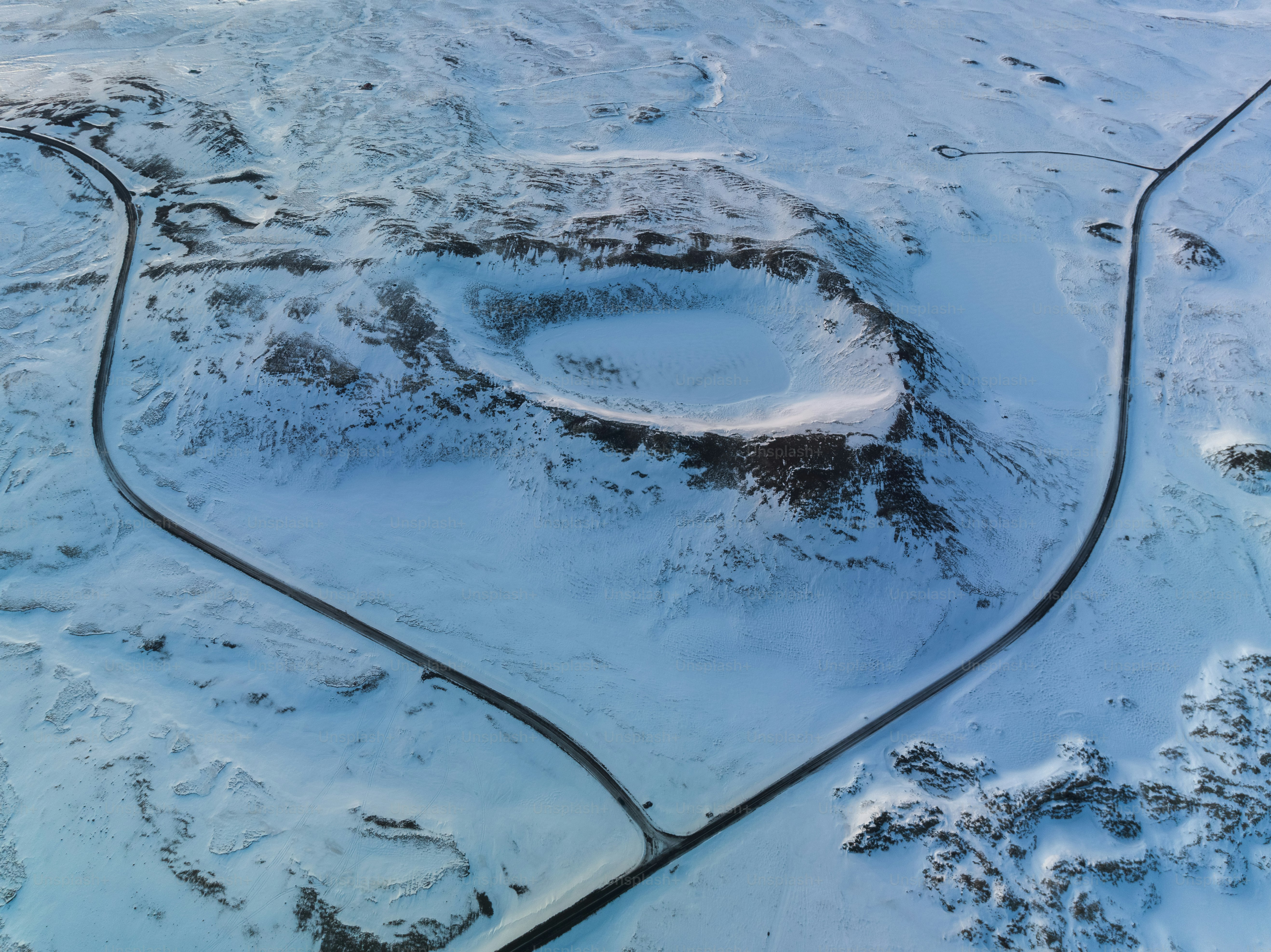 An aerial view of a snow covered mountain photo – Glacier Image on Unsplash