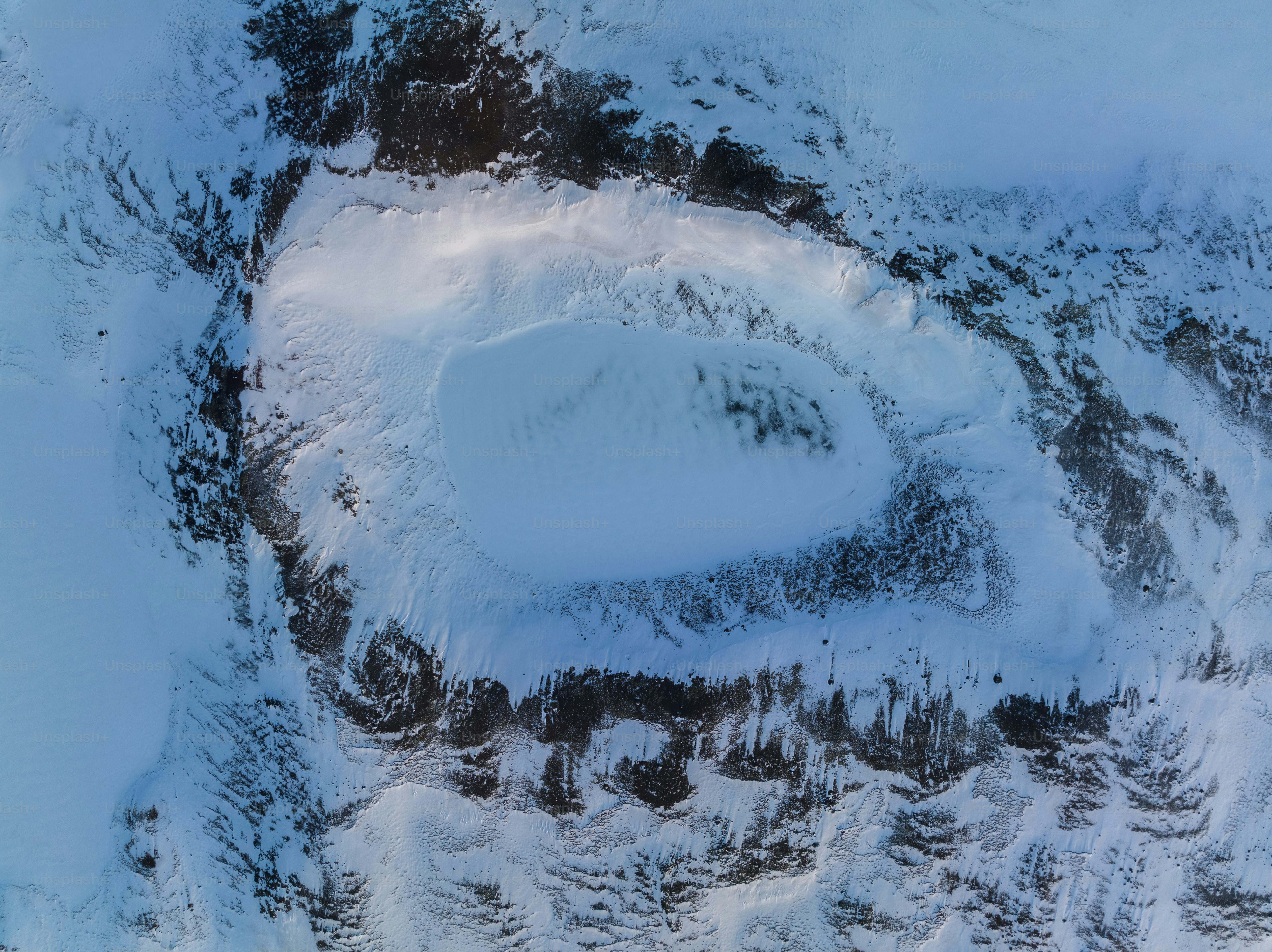An aerial view of a snow covered mountain photo – Outdoor Image on Unsplash