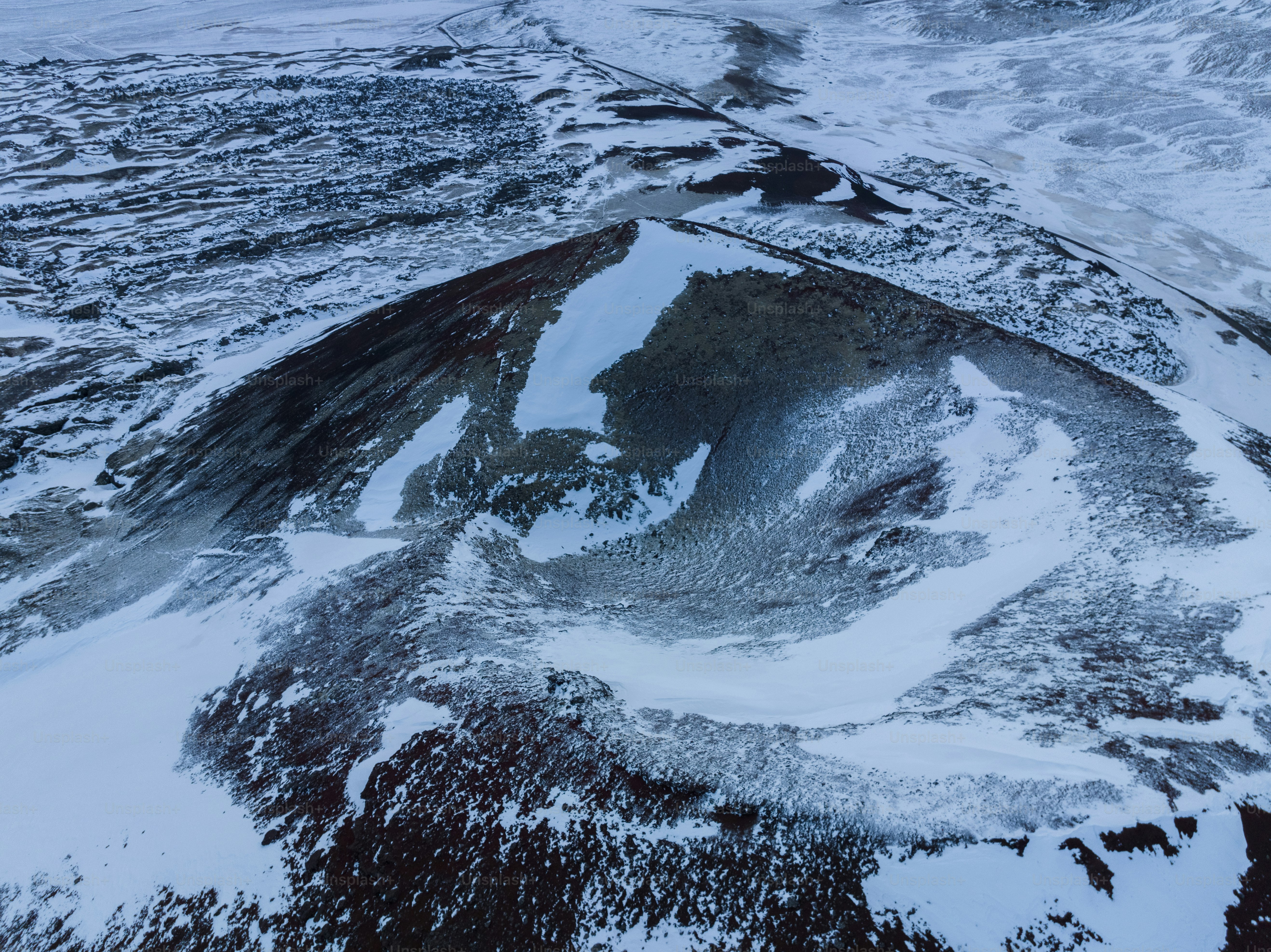 An aerial view of a snow covered mountain photo – Glacier Image on Unsplash