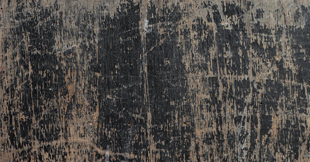 A black and brown wall with a clock on it photo – Wood background Image ...