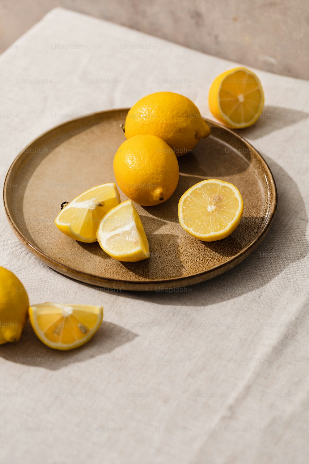 a plate of lemons on a table