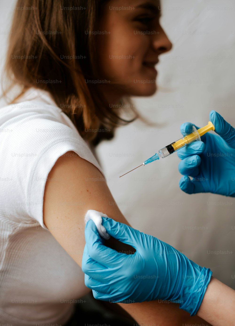 a woman in blue gloves is holding a syil